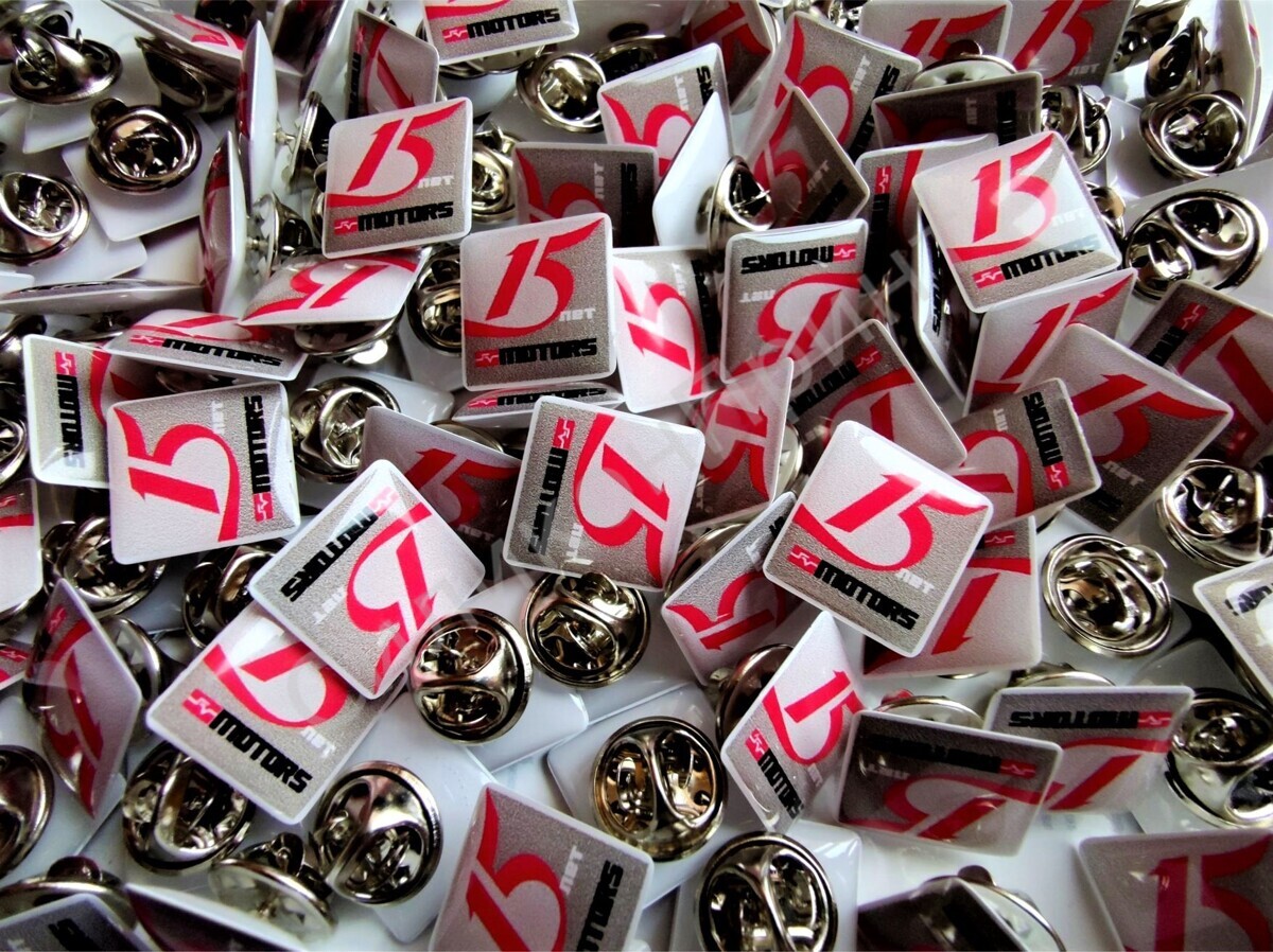 значки на одежду на заказ